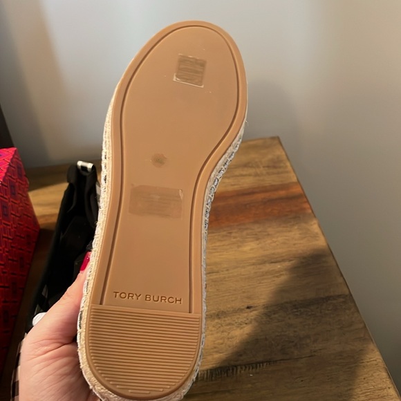 Never worn, tory burch tie up gingham flats. Size 8 - Picture 4 of 4